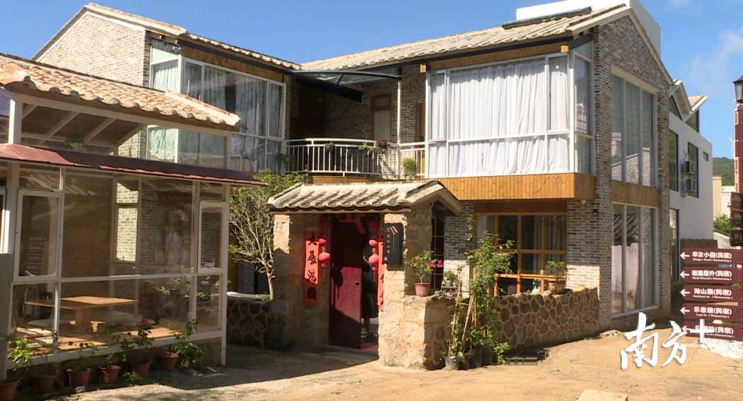 度假村内民宿各有风格.