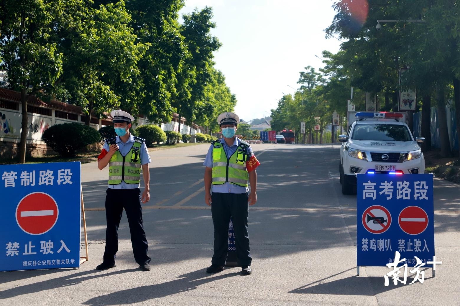 德庆交警对考场进行交通管制 德庆交警对考场进行交通管制