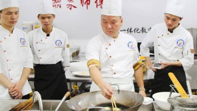 粤菜师傅|揭阳“潮菜师傅”传承千年历久弥新，以至简厨艺还原最浓乡土味