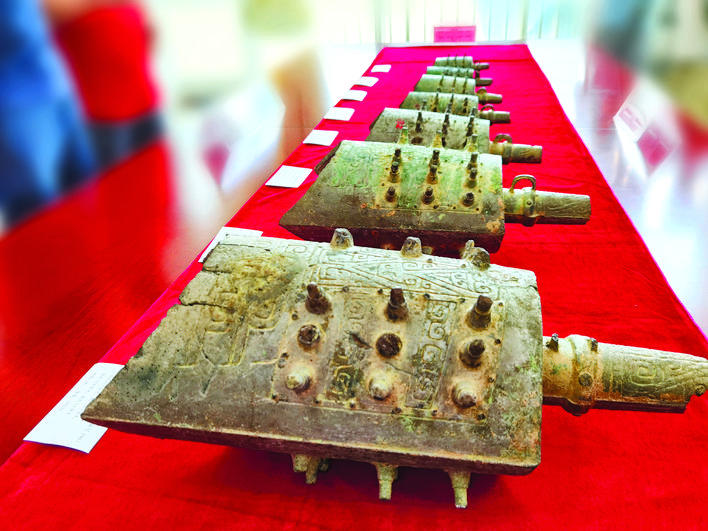 这套编钟1984年出土于博罗县公庄镇陂头神，为春秋时期文物。