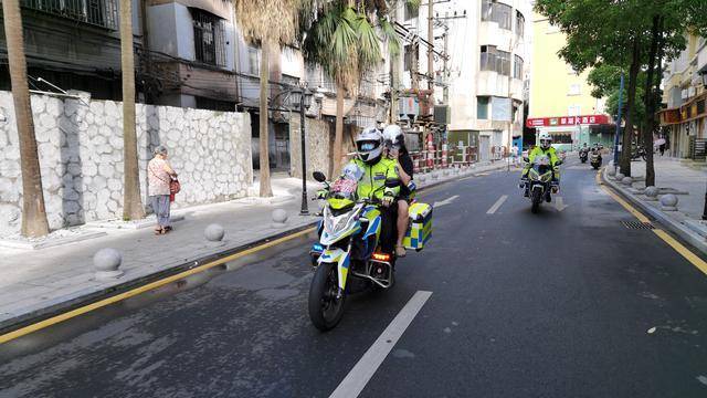 又双叒叕有考生忘带证件 这次 铁骑只用了7分钟 南方plus 南方