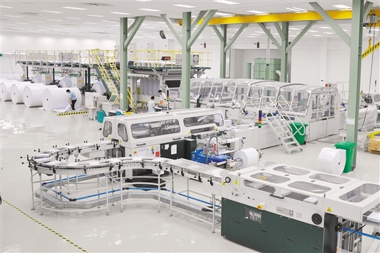 亚太森博纸业目前在银洲湖纸业基地文化用纸的实际年产能已经达到了100万吨。 亚太森博纸业目前在银洲湖纸业基地文化用纸的实际年产能已经达到了100万吨。