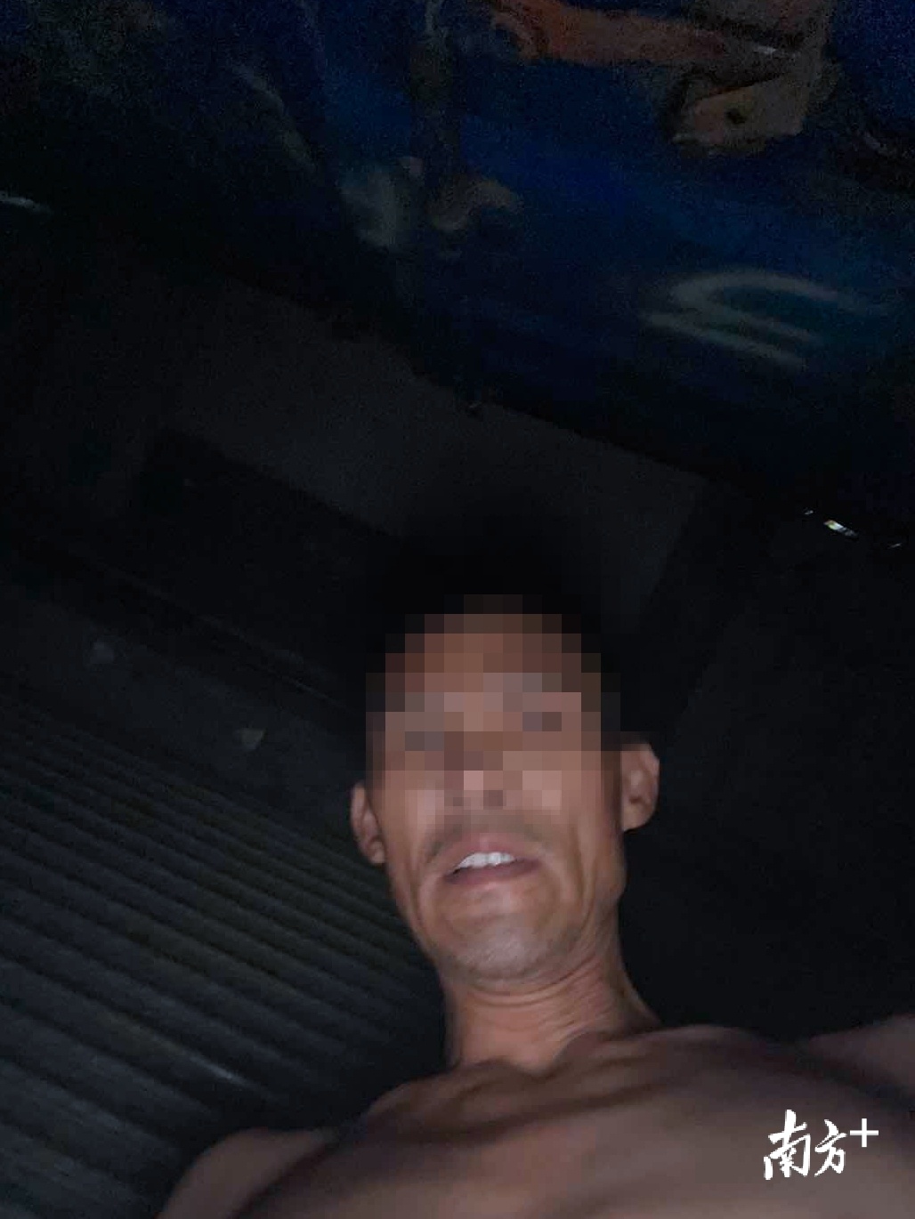 犯罪嫌疑人自拍照。