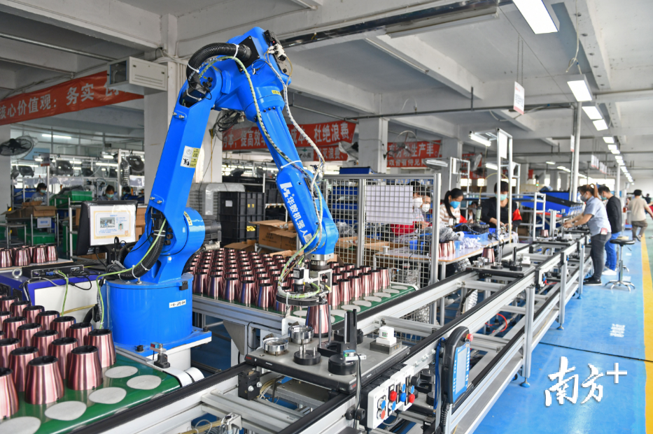 小熊电器产品生产车间。戴嘉信 摄