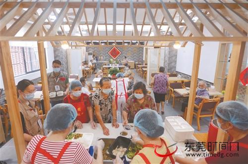 ■雅园社区年满75周岁的长者都可以到长者饭堂就餐，此举让老人“食有所依”，进一步推进社区的居家养老服务