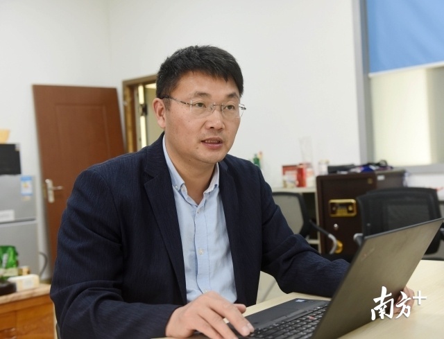 胡正国接受南方日报、南方+记者专访。