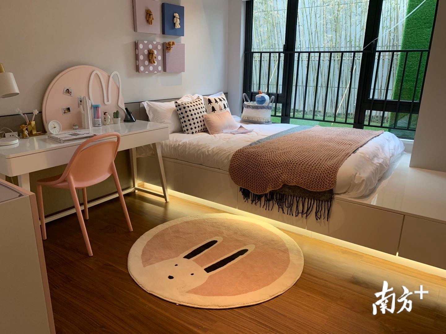 展示馆内建设的样板房。李欣 摄 展示馆内建设的样板房。李欣 摄