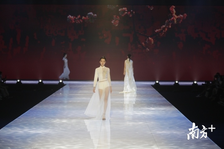 图为模特走秀