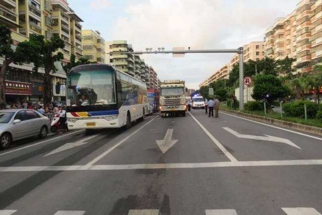 注意 货车的这些盲区你必须远离 南方plus 南方