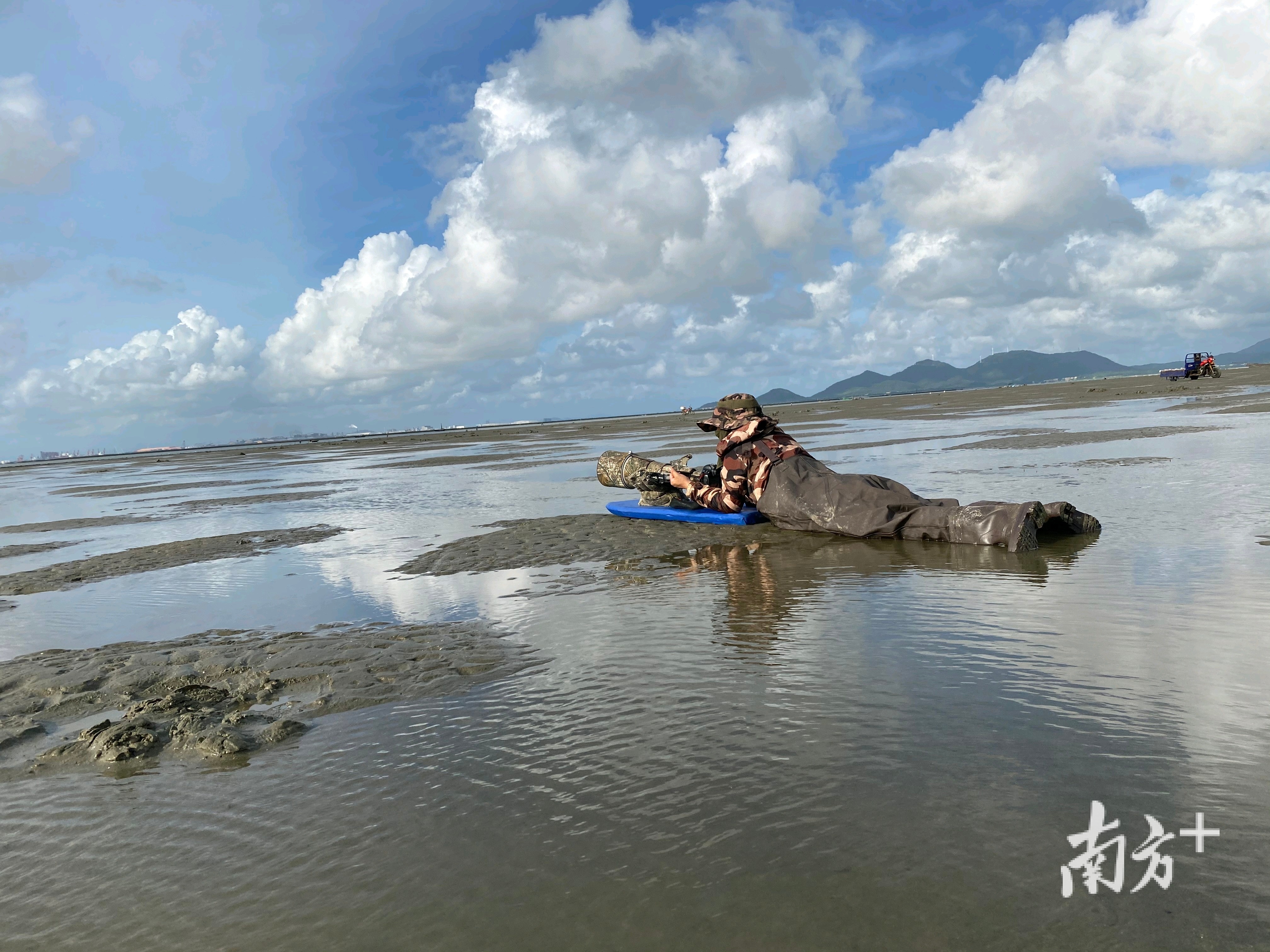 拍摄时,有时需要长时间泡在咸水里。 拍摄时,有时需要长时间泡在咸水里。