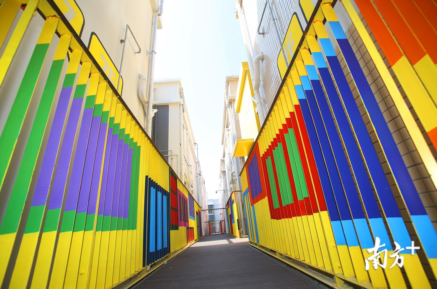 深圳首个城中村长租公寓福田水围柠盟人才公寓。 南方日报记者 朱洪波 摄 深圳首个城中村长租公寓福田水围柠盟人才公寓。 南方日报记者 朱洪波 摄