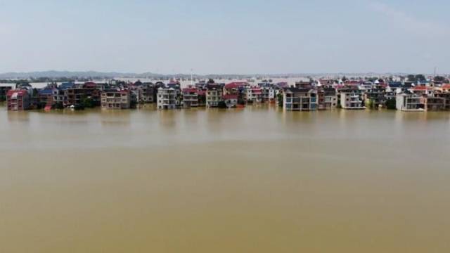 直击丨鄱阳昌洲乡中洲圩决口封堵加快推进