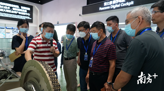 调研组走进富士康工业富联。