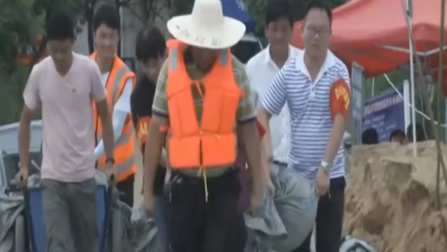 焦点访谈丨洪水不退，我不退！他们“战”在最前线