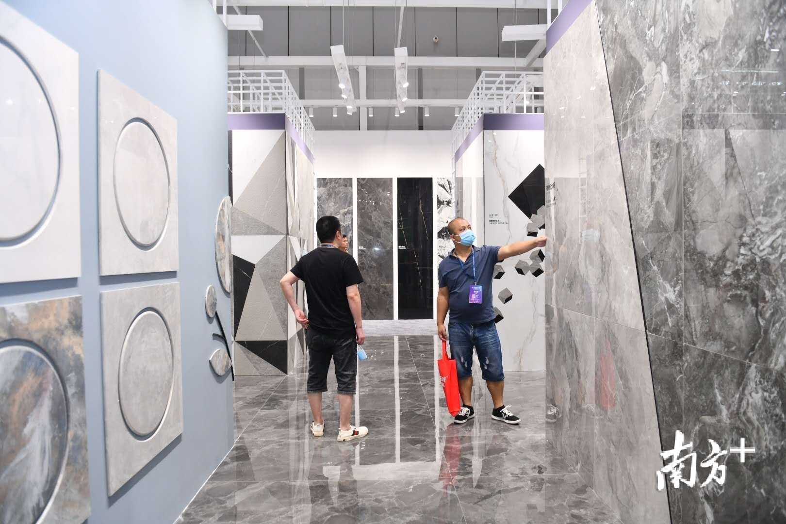 宏陶陶瓷产品展厅。
