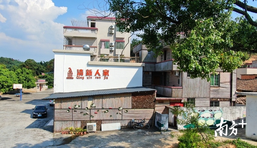 龙颈镇打造知青民宿生态旅游综合休，为游客提供“民宿、种植、餐饮、现代农业生态风景”五位一体的生态文化旅游服务。梁素雅 摄