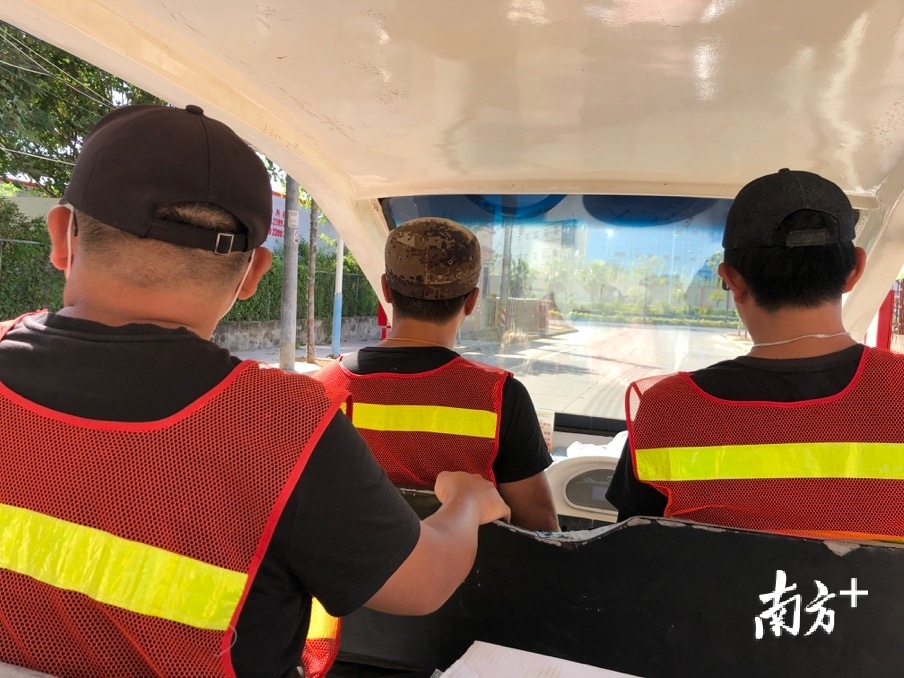 记者随巡管员们一路出发。余丹 摄