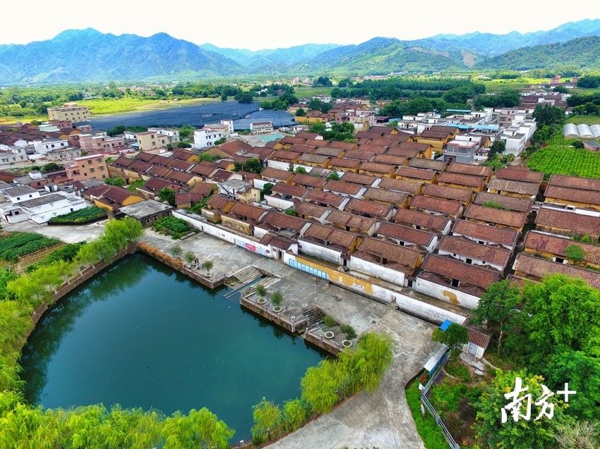 精品线路的成功打造有利将分散的旅游及项目资源链接整合，实现项目资源之间的优势互补。 图为清新区龙颈镇凤塱古村落。梁素雅 摄