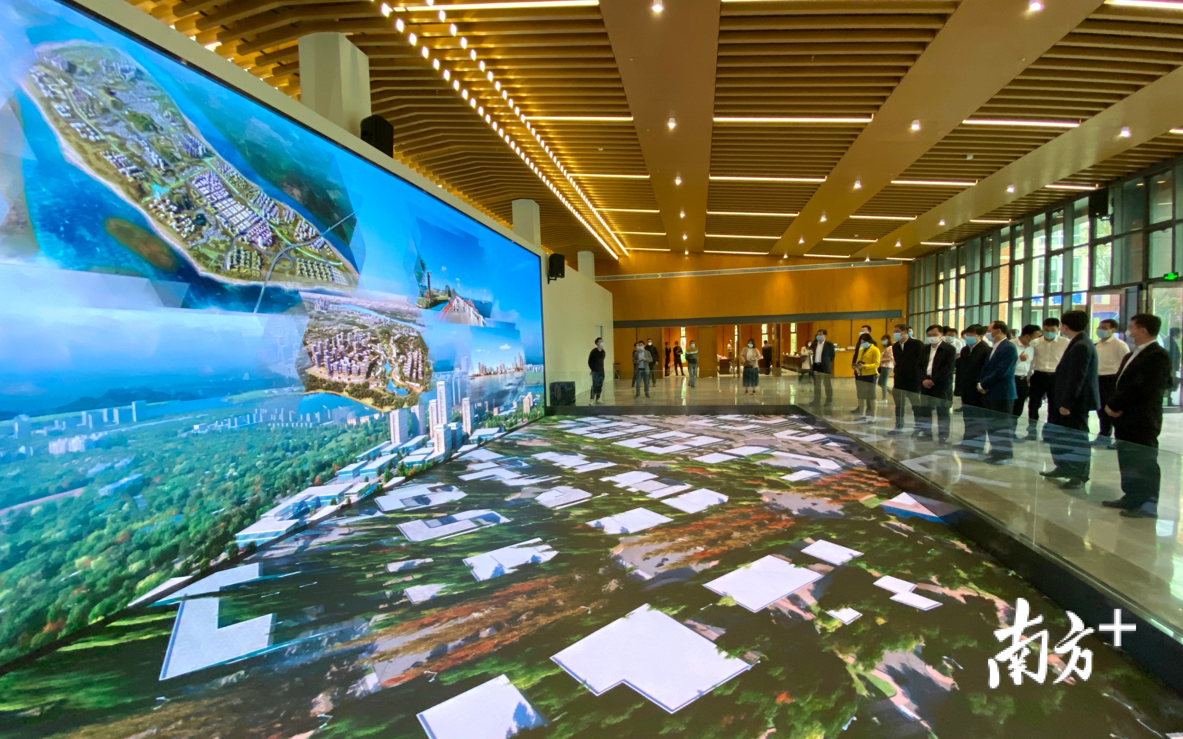 经过三年多的规划建设,江门人才岛从概念走向现实。图为位于中铁建科江门人才岛投资有限公司内的综合展览馆。南方日报记者 杨兴乐 摄 经过三年多的规划建设,江门人才岛从概念走向现实。图为位于中铁建科江门人才岛投资有限公司内的综合展览馆。南方日报记者 杨兴乐 摄