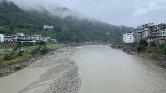 湖北恩施清江上游滑坡形成的堰塞湖溃坝风险已缓解！沿线居民转移