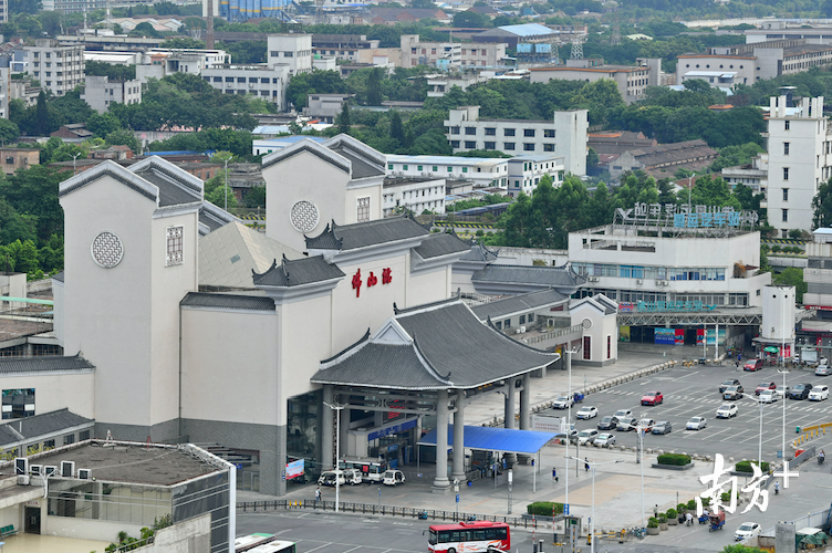 广湛高铁佛山站站点就选址在佛山火车站原址。南方日报记者 戴嘉信 摄