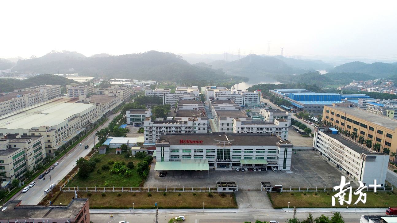 长龙村工业聚集区 孙俊杰摄 长龙村工业聚集区 孙俊杰摄