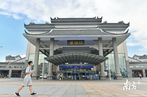 高铁站选址佛山火车站，既方便市民出行，也有利于加速城市群一体化进程。南方日报记者 戴嘉信 摄