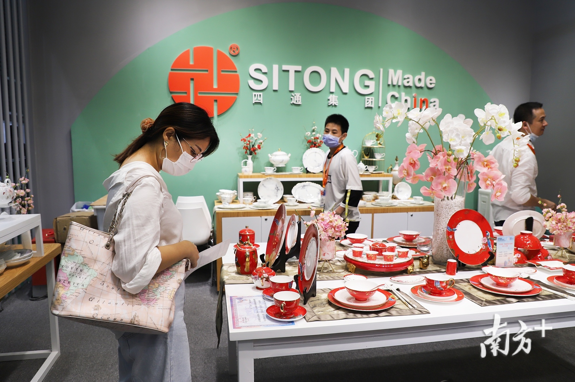 精美潮州瓷器引关注。