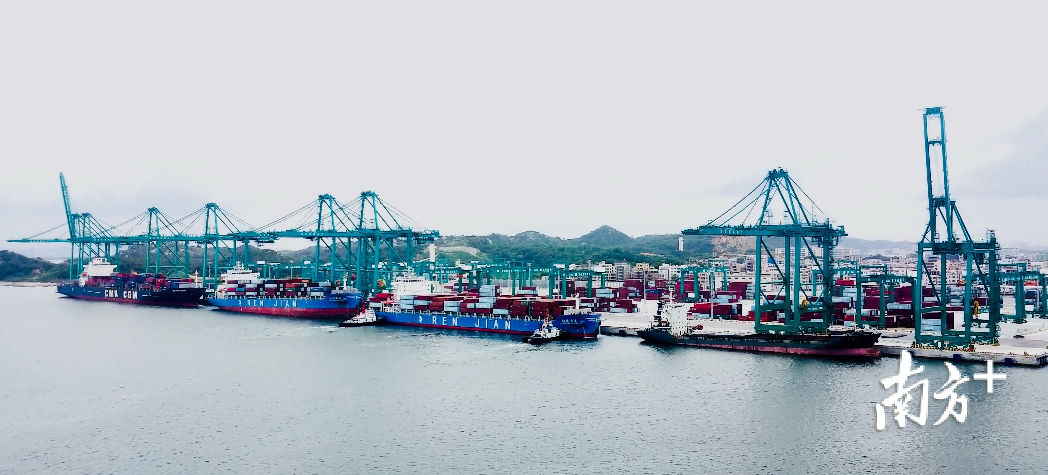 广澳港区是汕头港的未来。去年2个10万吨级集装箱码头建成投用。 受访者供图