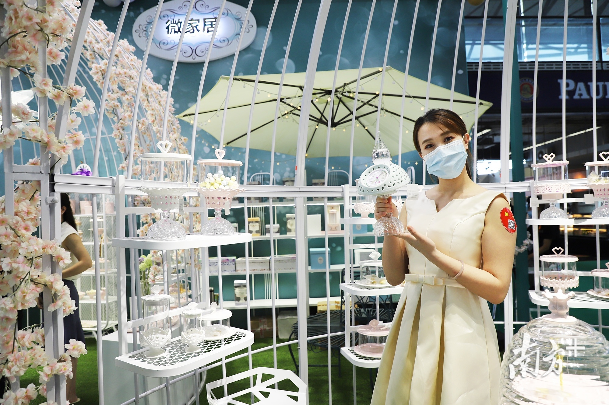 “天气灯”可显示湿度温度。