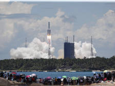 刚刚，火箭点火升空