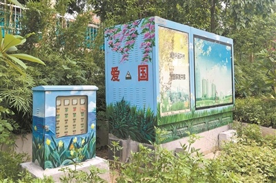 茶山城管分局正结合东莞市城市道路“千箱美化”专项行动,对各类市政箱体开展彩绘美化行动