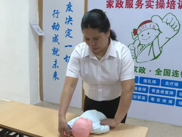 河源妹放弃欧洲高薪,回乡带领村民“走向我们的小康生活”