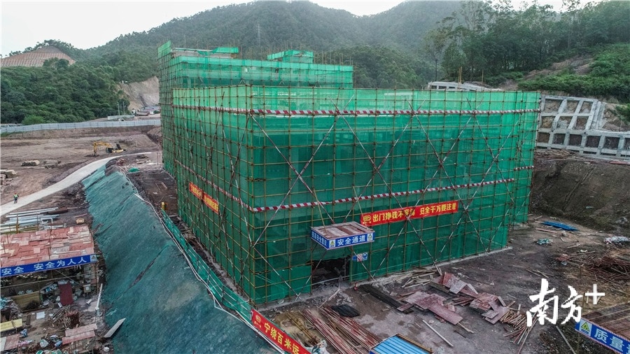 在建的两大科学装置项目总部区。