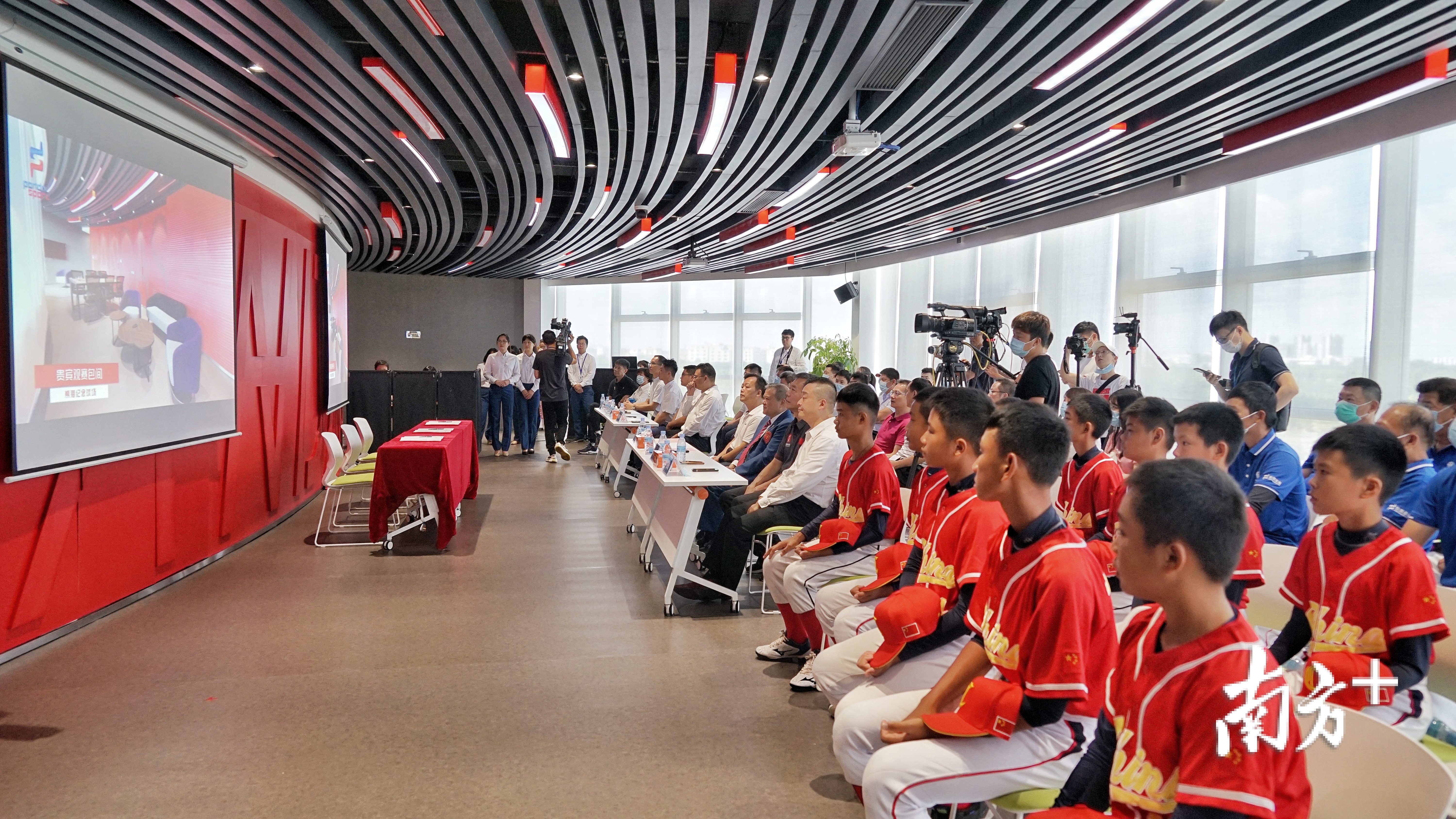 “共建中国少年棒球队”协议签署现场。