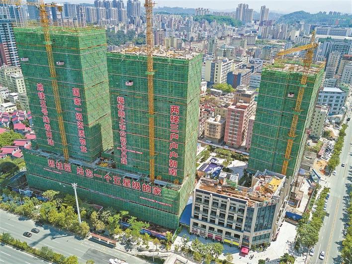 建设中的碧桂园荣汇花园。 深圳特区报记者 刘羽洁 摄 建设中的碧桂园荣汇花园。 深圳特区报记者 刘羽洁 摄