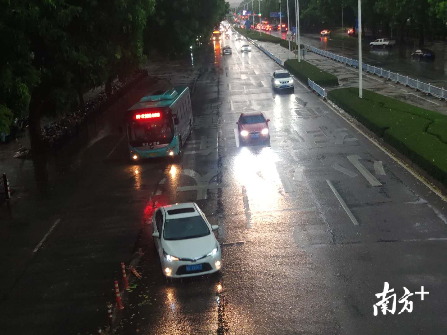 暴雨来袭之前,惠州黑云压城,犹如进入黑夜 暴雨来袭之前,惠州黑云压城,犹如进入黑夜