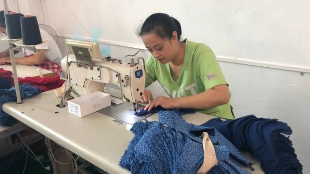 莞韶帮扶|带娃工作两不误，扶贫车间成留守妇女新舞台（附视频）