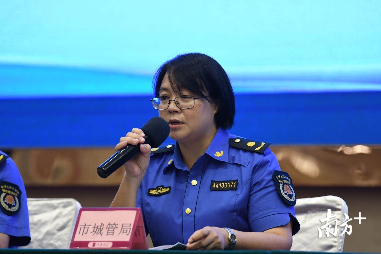 市城管局相关负责人介绍下一步工作计划。 市城管局相关负责人介绍下一步工作计划。