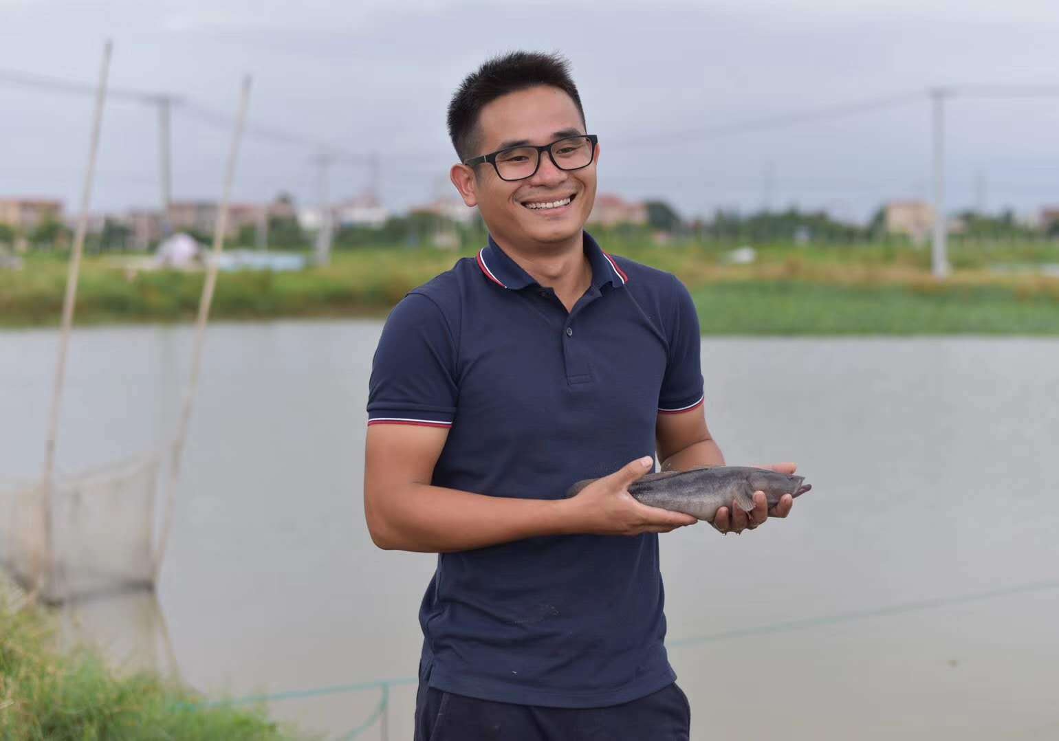 傅伟东通过杂交选育出来的澳泰笋壳鱼，成活率高，生长速度快，每年可培育500万尾。 受访者供图