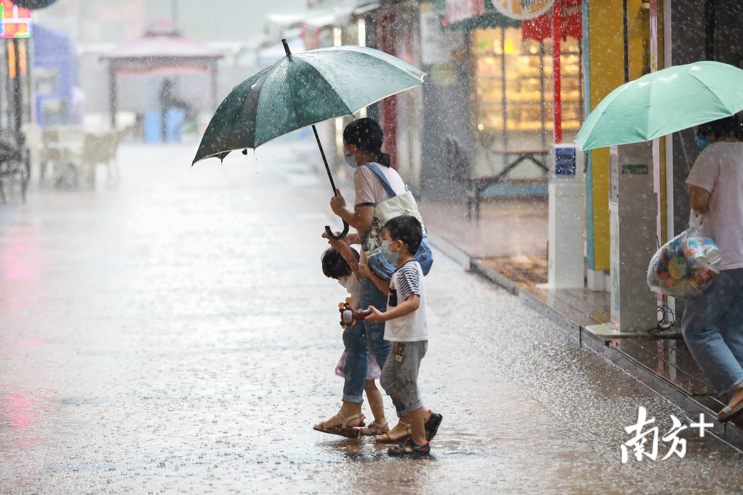 东莞下雨