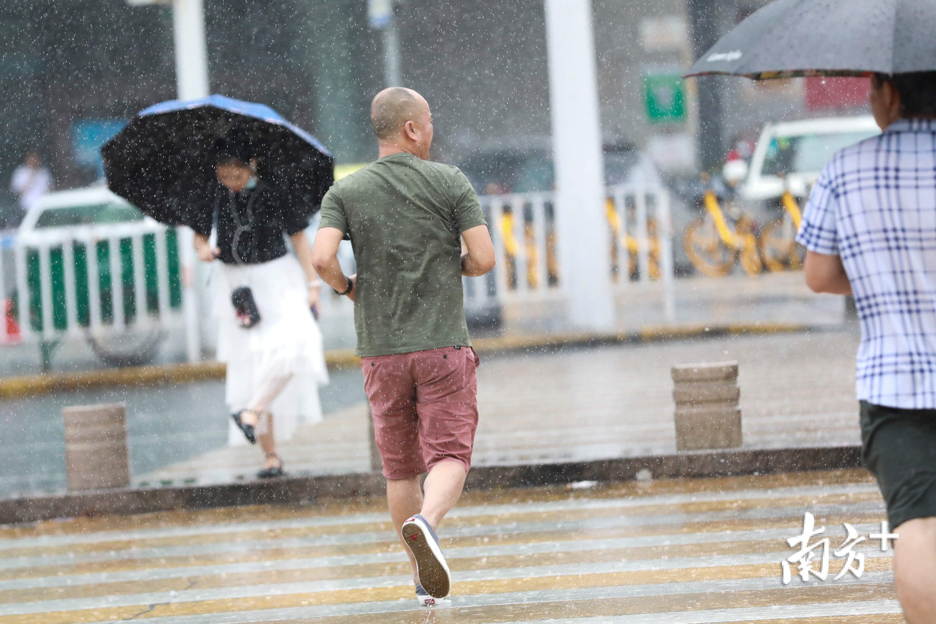 东莞下雨