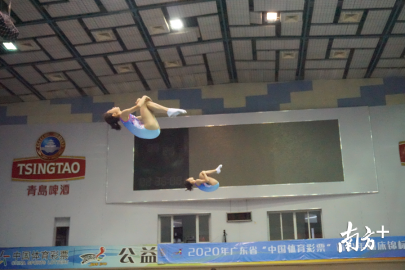 单蹦床、双蹦床、前翻滚、后翻滚、侧手翻、闭眼单脚站立等项目，整场比赛那是既养眼又高潮迭起。