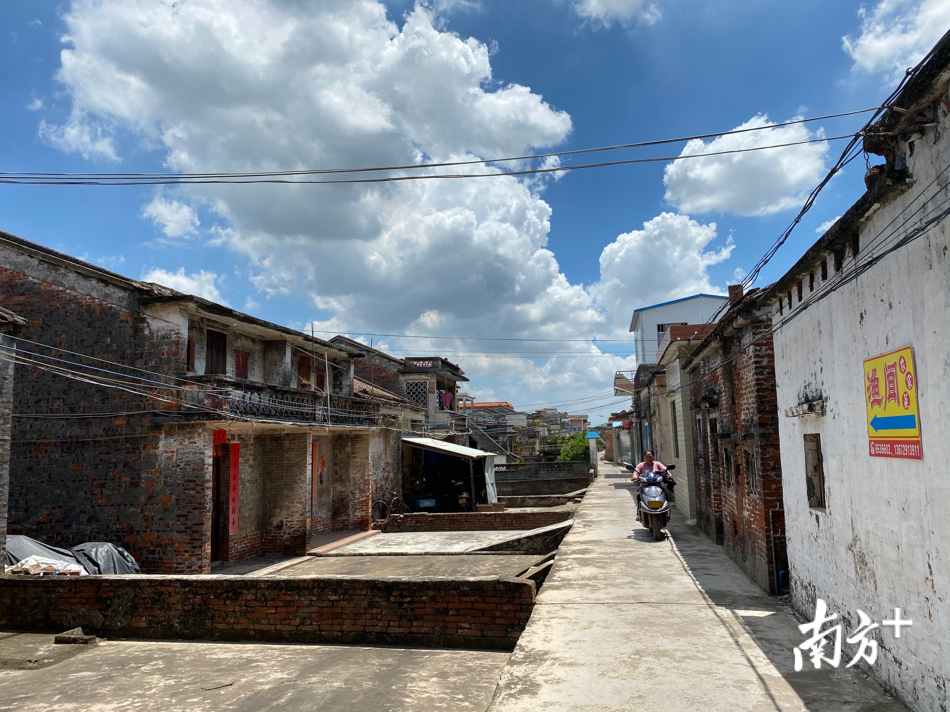 石板沙内整洁的村道。 石板沙内整洁的村道。