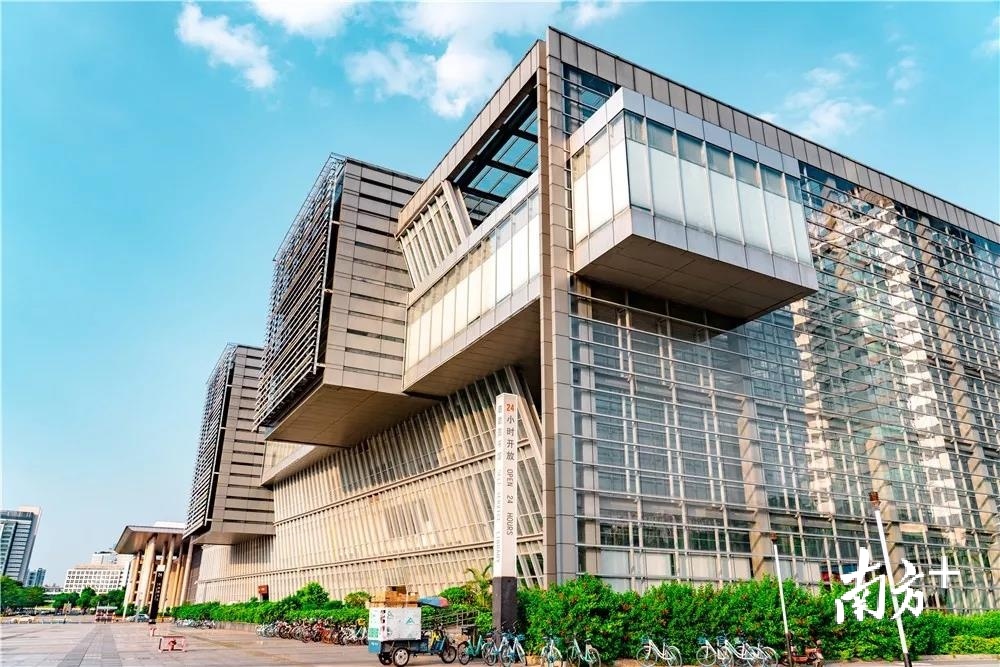 ▲东莞图书馆一角 ▲东莞图书馆一角