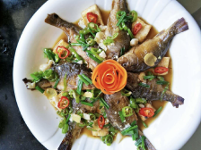 美食+ | 茶油禾花鱼：让鲜味在舌尖膨胀