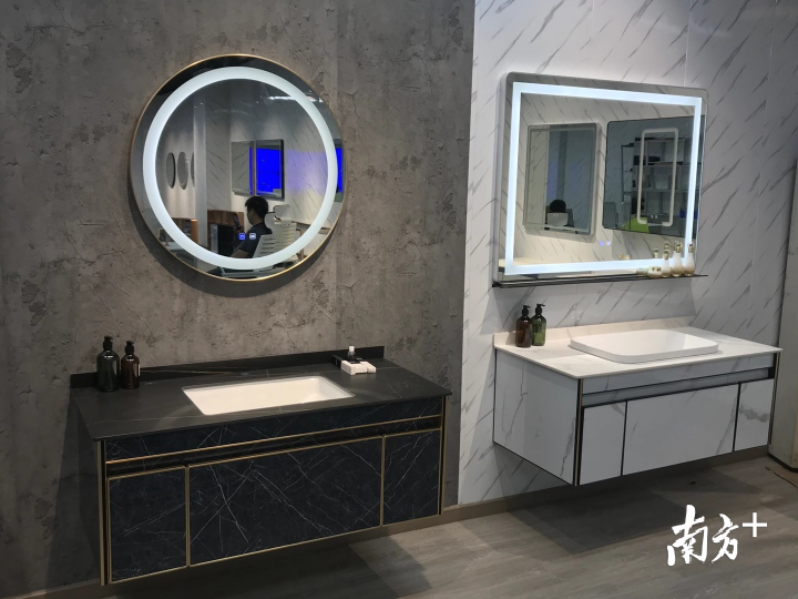 岩板与全铝家居的混搭。