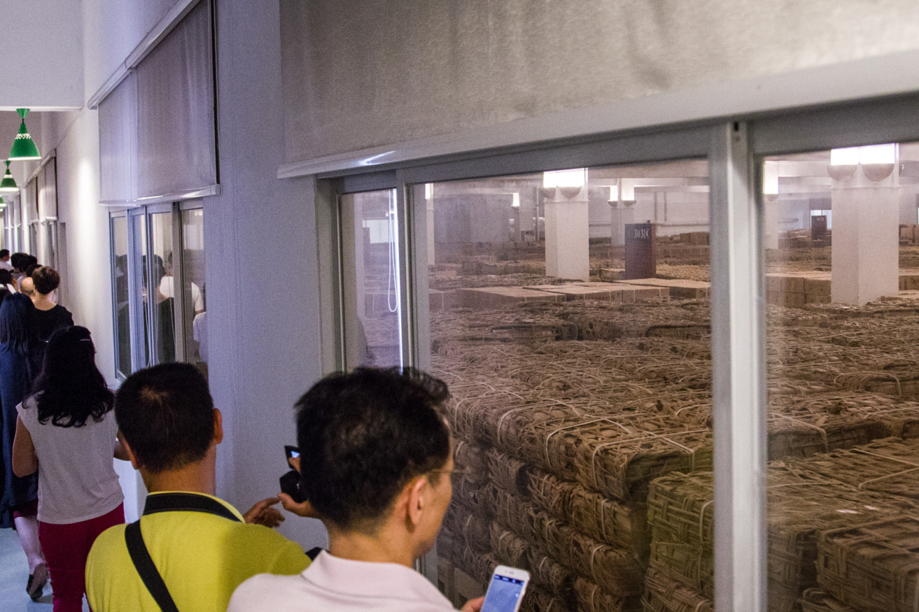 来自全国各地的茶人、茶商前来东莞茶仓考察学习