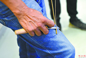 削竹料很讲究用刀功夫。 削竹料很讲究用刀功夫。