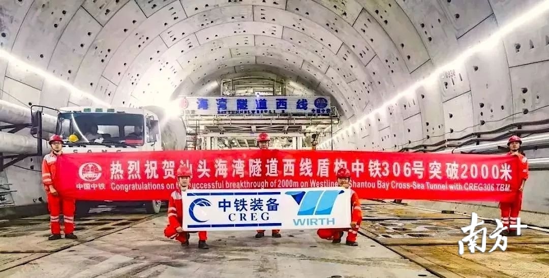 2019年12月31日，汕头海湾隧道西线盾构突破2000米。